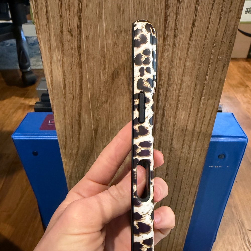 Burga iPhone 17 Pro Case - Picture 6 of 6